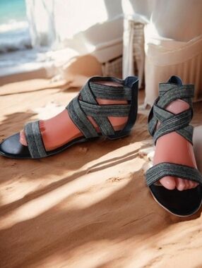 NWOT SOLE SOCIETY 9 AGGIE Gladiator Sandals